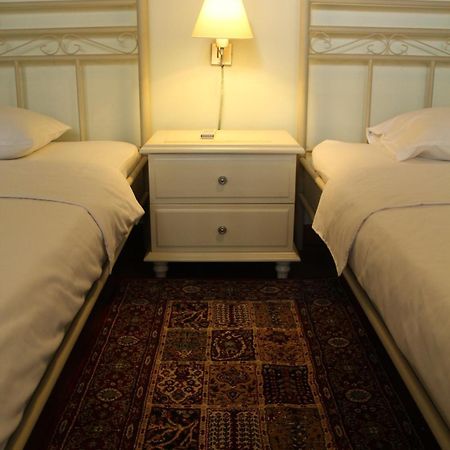 Bed And Breakfast Tomang Yakarta Habitación foto